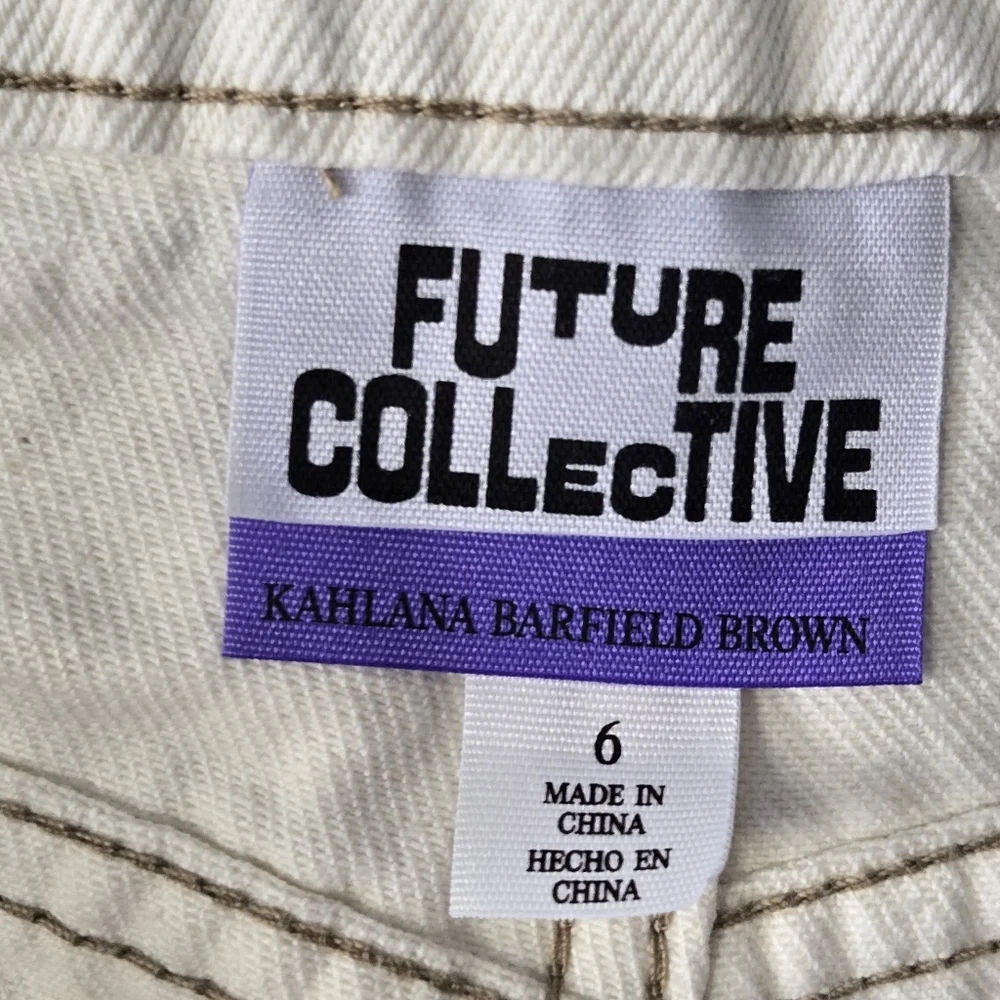Future Collective Ivory White Overlap Mid Rise Tapered Leg Denim Jeans Size 6